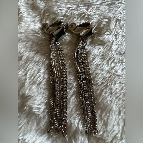 VINCE CAMUTO Silver-Tone Mixed Chain Tassel Clip-On Drop Earrings - Picture 5 of 6